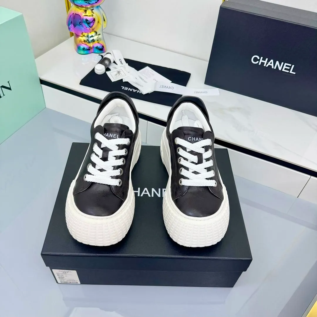 👟👟Ex-factory price 640👟👟 Chanel bread shoes ~ original calfskin panda shoes Chanel 25C latest hot style panda black and white sports shoes casual sneakers Xiaoxiang hot item classic black and white panda color coco girls must pay Fabric: original custom mixed sheepskin lining: original imported breathable mesh lining outsole: Original molded rubber + TPU combination Size: Women's 35-41